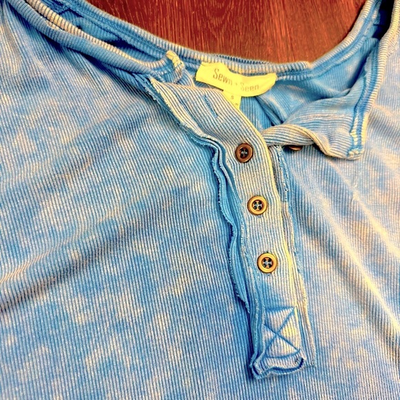 Three Bird Nest Time Flies Round Hem Top - Picture 11 of 12